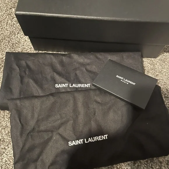 YVES SAINT LAURENT BLACK OPYUM 110 HEEL ANKLE STRAP IN PATENT LEATHER - Picture 14 of 16